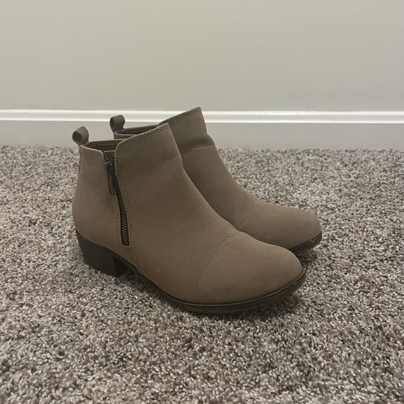 Dunes Women's Cream Dolly Ankle Booties size 7 - Picture 1 of 8